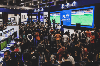 A imagem mostra a área de exposição da feira Brasil Game Show